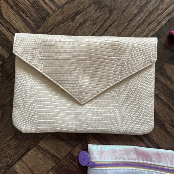 Lot of five make up bags! - Picture 2 of 15